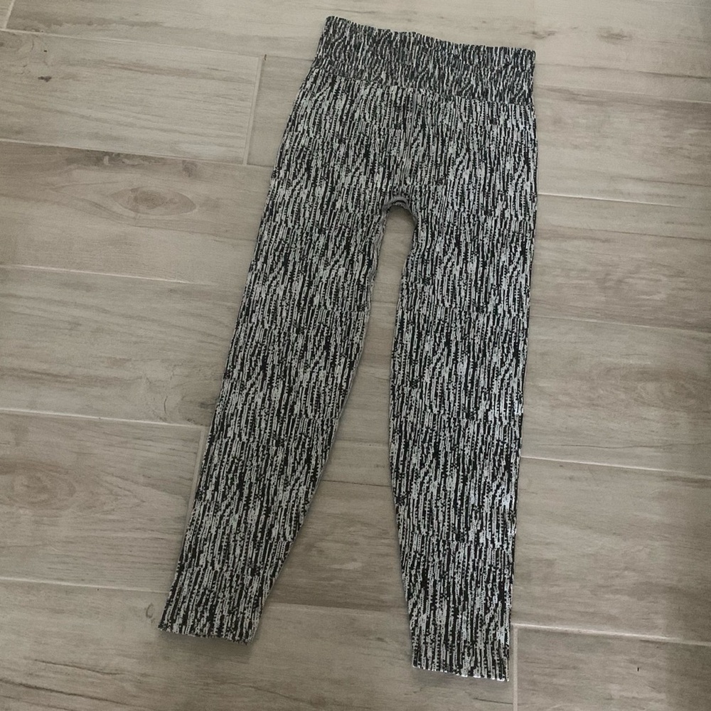 NWOT !! Athleta Flurry Elemental Tight Leggings